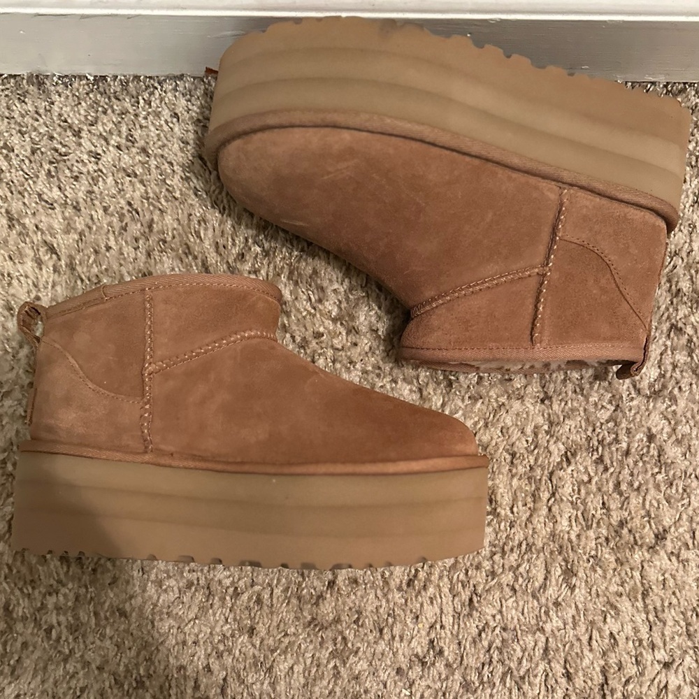 UGG - Picture 8 of 10